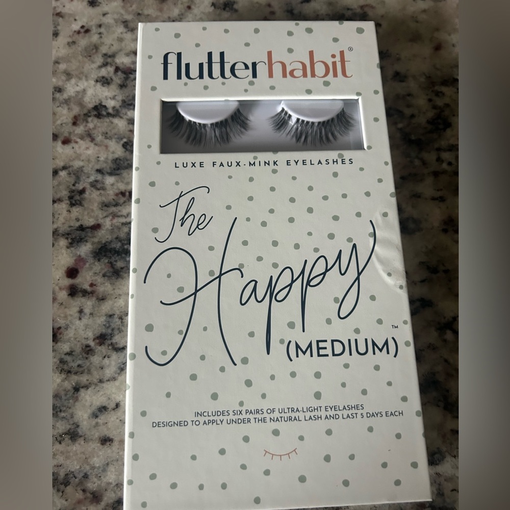 The Happy Medium flutterhabit lashes